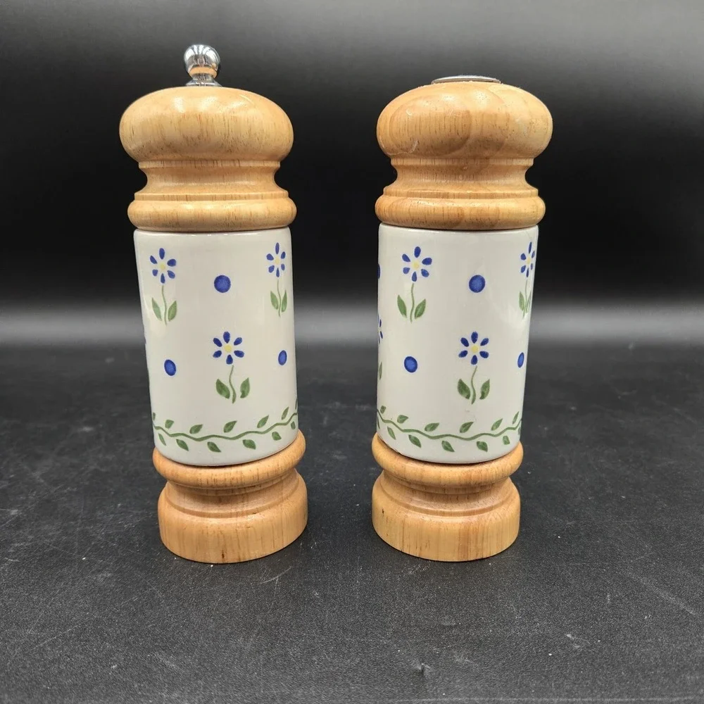 Pflatzgraff Salt & Pepper Shaker Set Mr. Dudley White Blue Floral‎ **damaged**